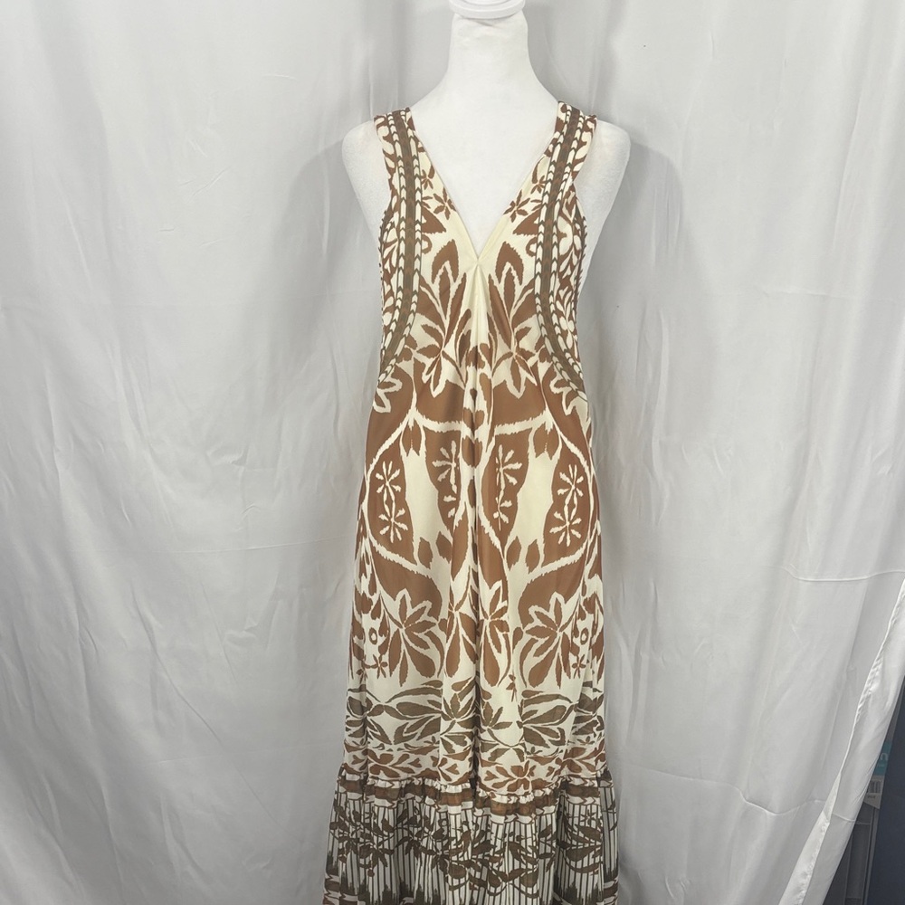 Chic Floral Maxi Dress in Brown and Cream